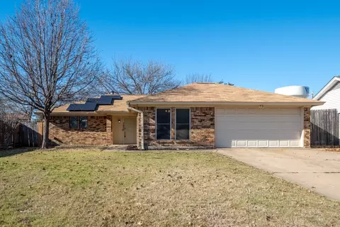 7833 Prairie Dr, Watauga, TX 76148
