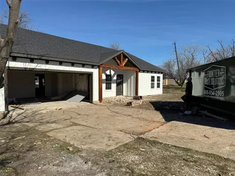 502 W 3rd St, Venus, TX 76084 photo 2