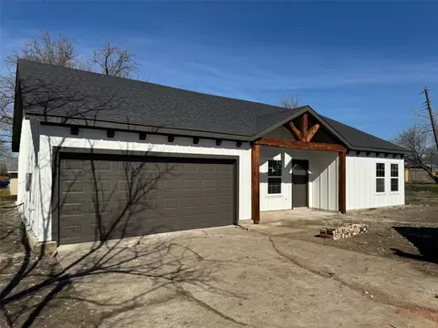 502 W 3rd St, Venus, TX 76084