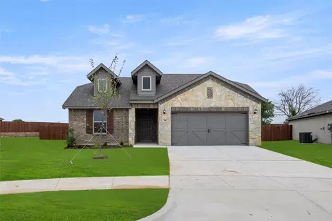 301 Chickasaw Dr, Cleburne, TX 76032