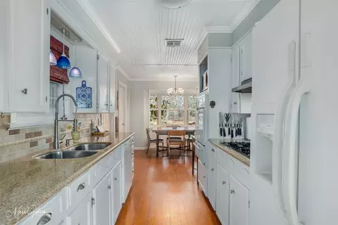 202 Walnut Ln, Bossier City, LA 71111