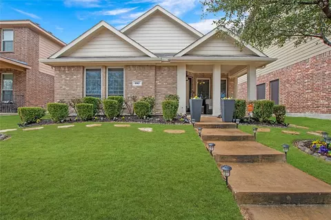 207 Haywood Cir, Lancaster, TX 75146