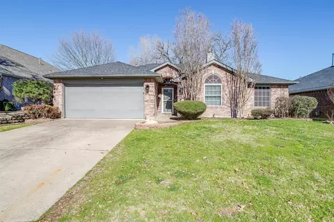 509 Crawford Dr, Burleson, TX 76028