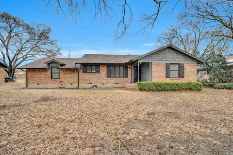 303 Monticello Dr, Waxahachie, TX 75165