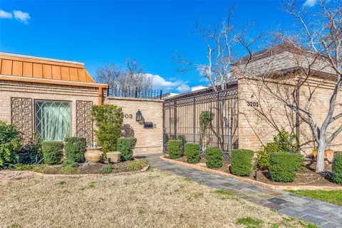 3203 Stonehenge Ln, Carrollton, TX 75006