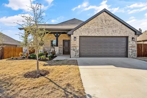 125 Magnolia Dr, Azle, TX 76020