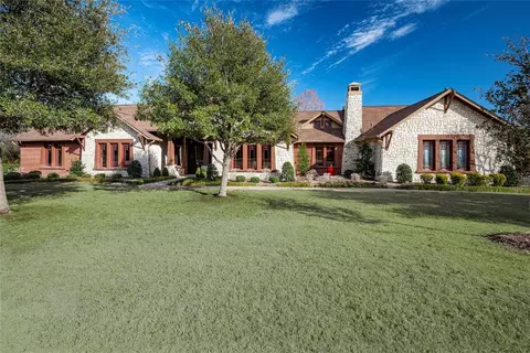 900 Saint James Dr, Fairview, TX 75069