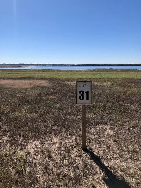 765 Peninsula Dr, Honey Grove, TX 75446