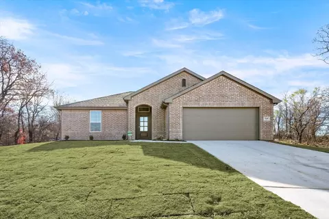 719 Haynie Dr, Runaway Bay, TX 76426