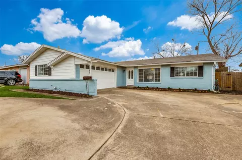 2822 Posey Dr, Irving, TX 75062