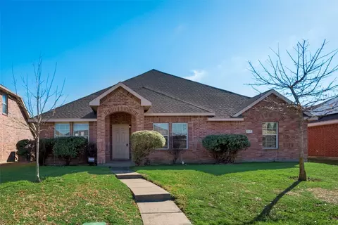 717 Locustberry Dr, Red Oak, TX 75154