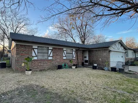 3529 Swan St, Haltom City, TX 76117