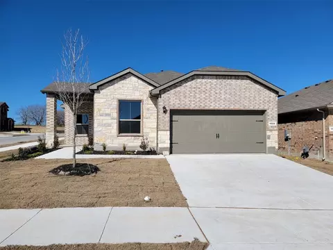 1020 De Wit Dr, Fort Worth, TX 76108