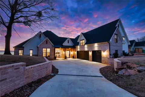 1552 Shoreline Dr, Mabank, TX 75143