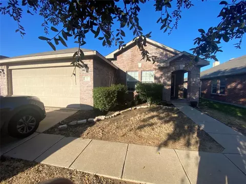 721 Lark Dr, Aubrey, TX 76227