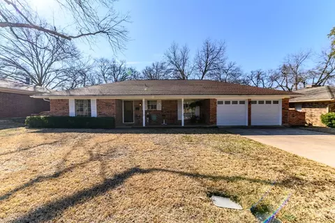 124 Kings Row St, Arlington, TX 76010