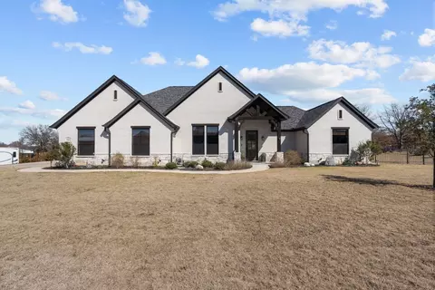2004 Forest Bluff Trl, Azle, TX 76020