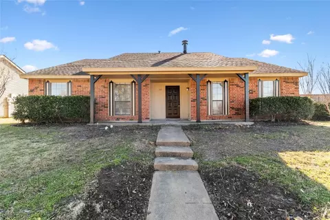 501 Redwood Dr, Grand Prairie, TX 75052