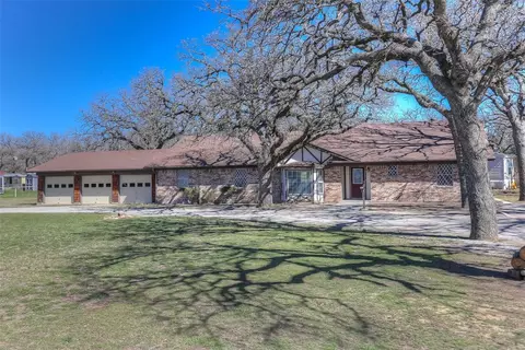 101 N Mount St, Chico, TX 76431