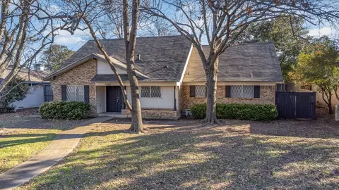 1612 University Dr, Richardson, TX 75081