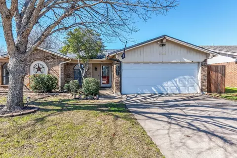 7521 Meadowlark Ln N, Watauga, TX 76148