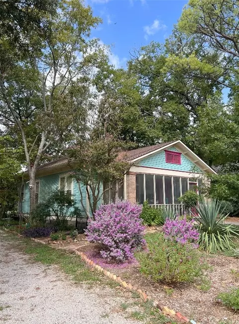 1107 Bolivar St, Denton, TX 76201
