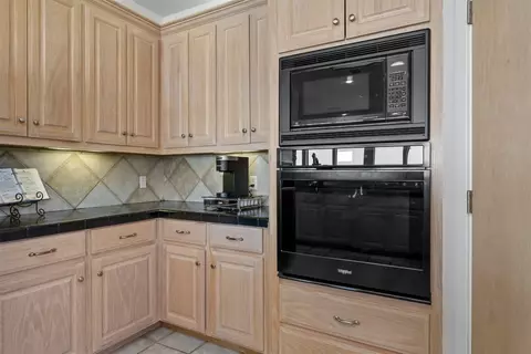 Kitchen - 2211 N Wind Dr, Tool, TX 75143 photo 4 of 5