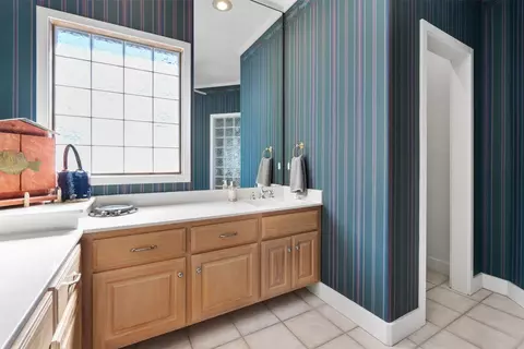 Bath - 2211 N Wind Dr, Tool, TX 75143 photo 3 of 5