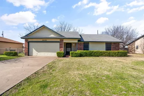 1909 Nolan Ridge Dr, Cleburne, TX 76033