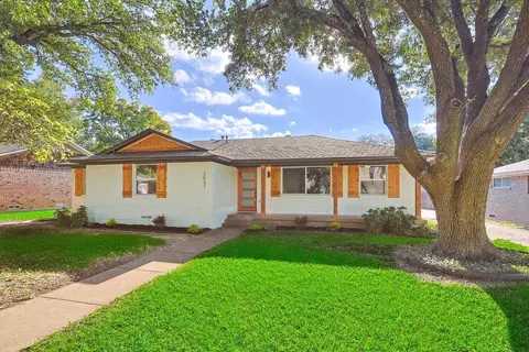 2537 Fenestra Dr, Dallas, TX 75228