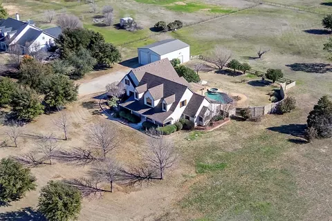 9117 Vail Eton Dr, Pilot Point, TX 76258