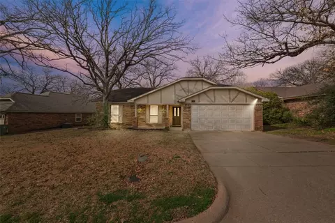 2109 Reverchon Dr, Arlington, TX 76017