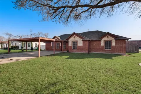 3306 Swan St, Haltom City, TX 76117