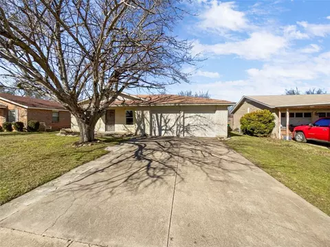 815 Lisa Ln, Cedar Hill, TX 75104