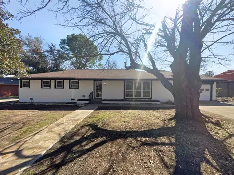 1203 Loma Alta Pl, Cleburne, TX 76033