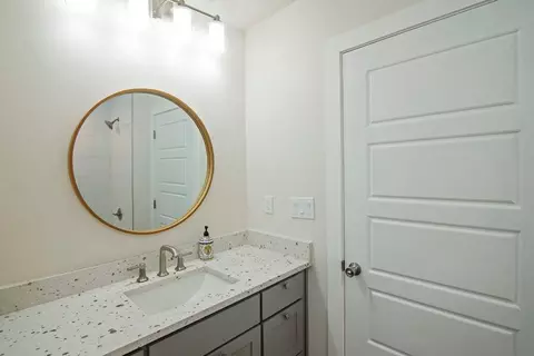 Bath - 718 E Chestnut St, Denison, TX 75021 photo 3 of 4