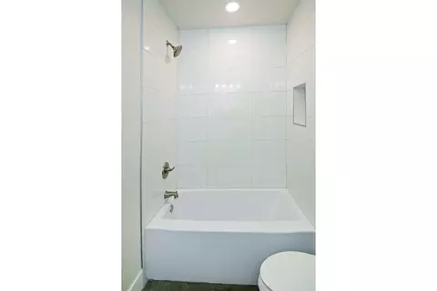 Bath - 718 E Chestnut St, Denison, TX 75021 photo 4 of 4