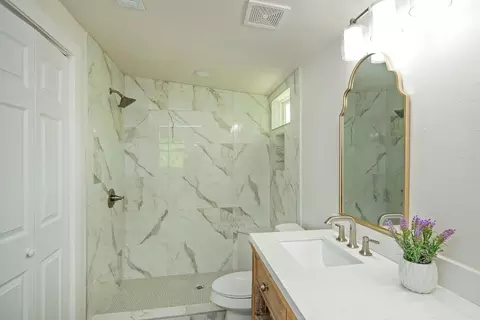 Bath - 718 E Chestnut St, Denison, TX 75021 photo 1 of 4