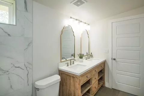 Bath - 718 E Chestnut St, Denison, TX 75021 photo 2 of 4
