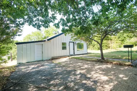 Exterior - 718 E Chestnut St, Denison, TX 75021 photo 3 of 4