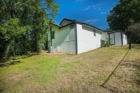 Exterior - 718 E Chestnut St, Denison, TX 75021 photo 4 of 4
