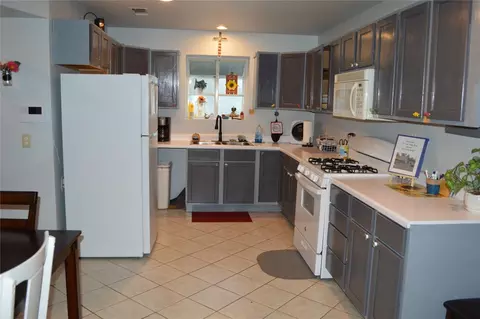 Kitchen - 1103 Coyle St, Springhill, LA 71075 photo 1 of 3