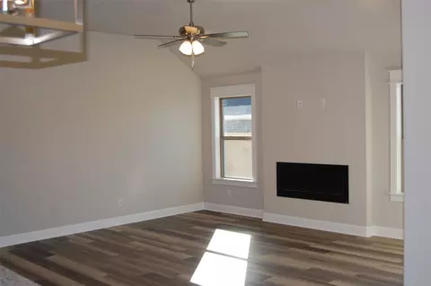 741 Raylan St, Springtown, TX 76082 photo 6