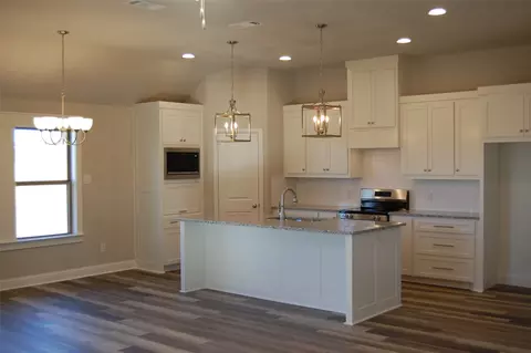 741 Raylan St, Springtown, TX 76082 photo 8