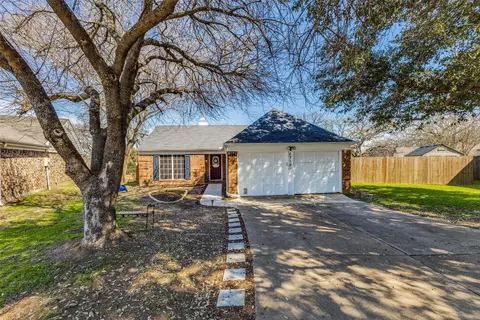 1712 Woodhollow Dr, Euless, TX 76039