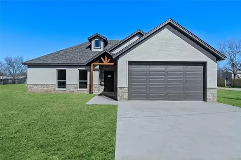 202 W Woody St, Alvord, TX 76225
