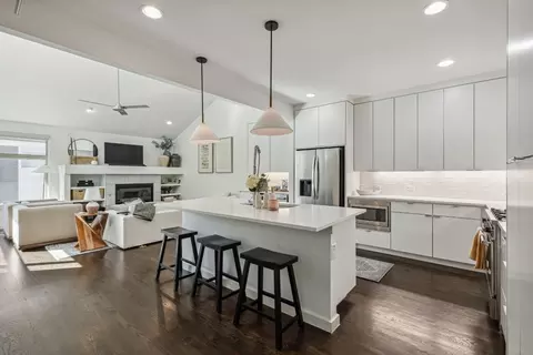 2207 Lola Ct, Dallas, TX 75206