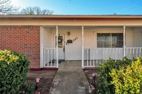 207 Arnett Dr, Euless, TX 76040