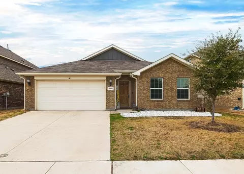 8909 Finn Ln, Fort Worth, TX 76131