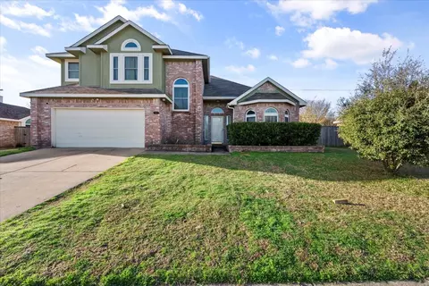 805 Hines Dr, Cedar Hill, TX 75104